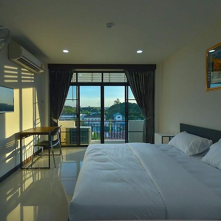 Jarat Mansion Hotel Surin Exterior photo