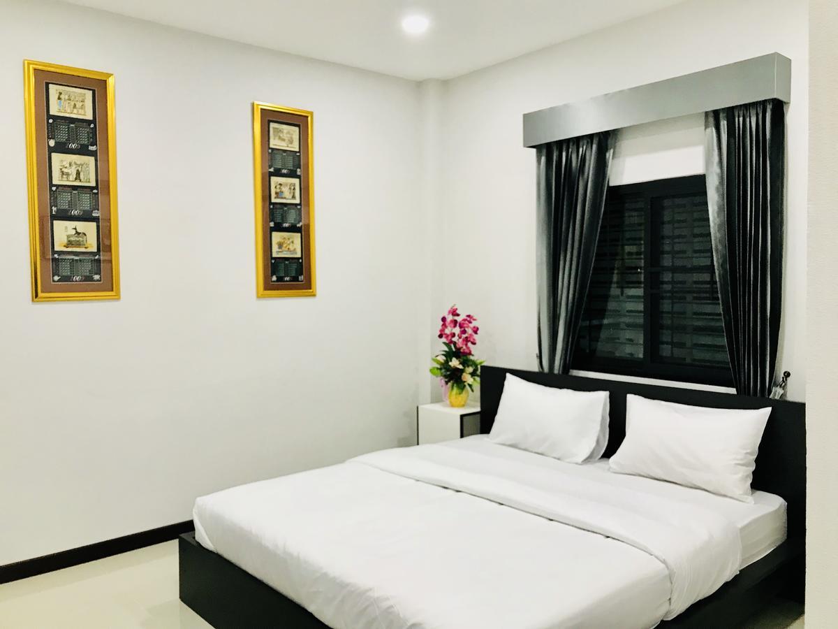 Jarat Mansion Hotel Surin Exterior photo