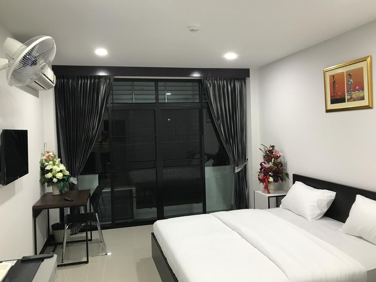 Jarat Mansion Hotel Surin Exterior photo