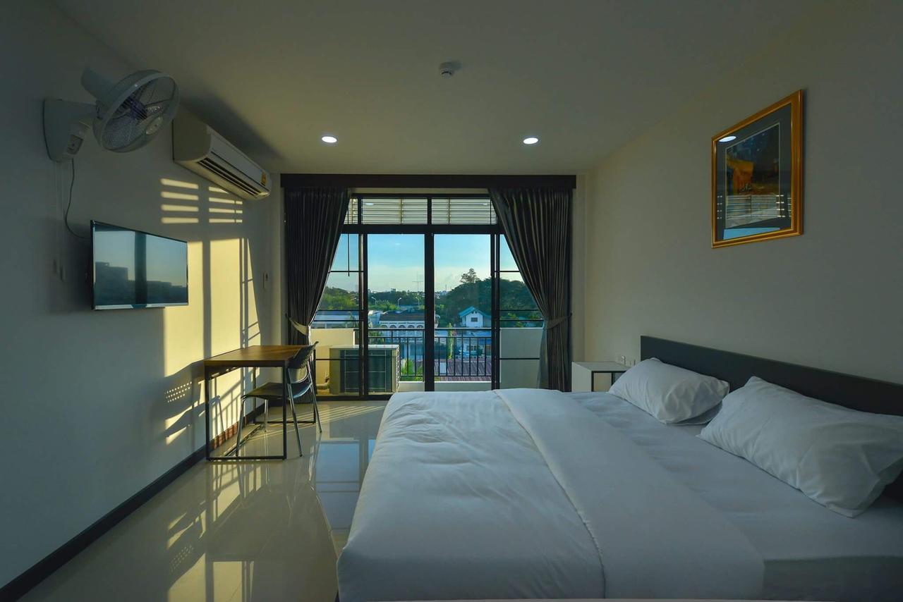 Jarat Mansion Hotel Surin Exterior photo