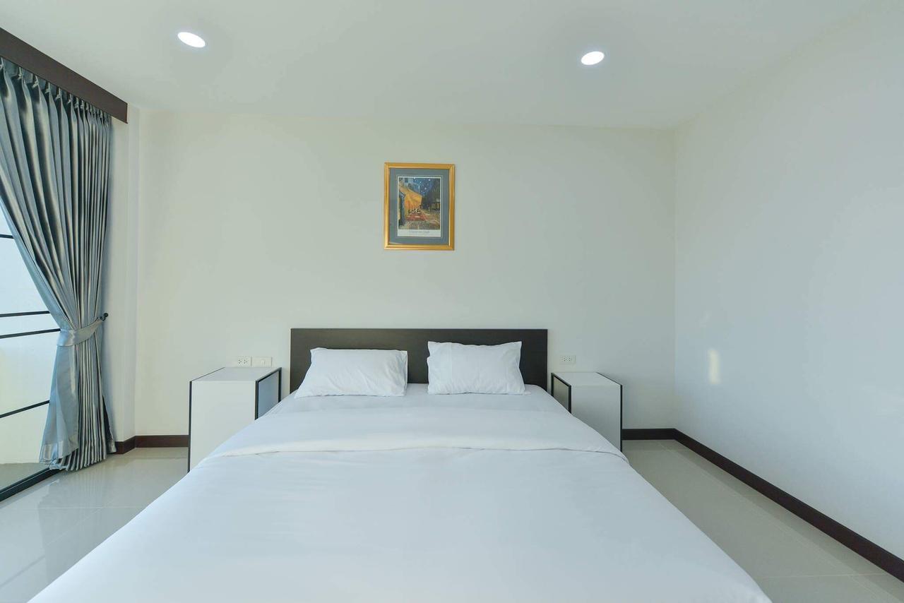 Jarat Mansion Hotel Surin Exterior photo