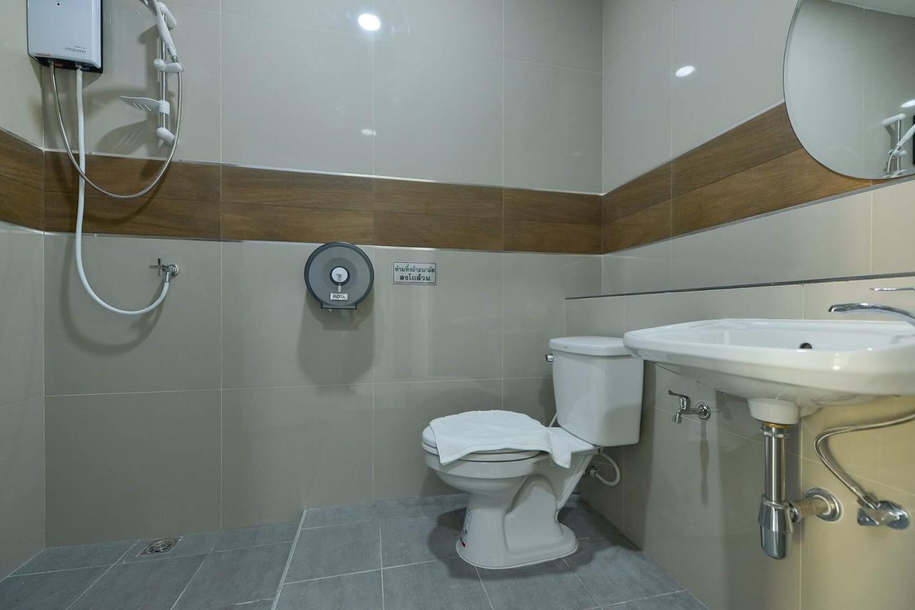 Jarat Mansion Hotel Surin Exterior photo