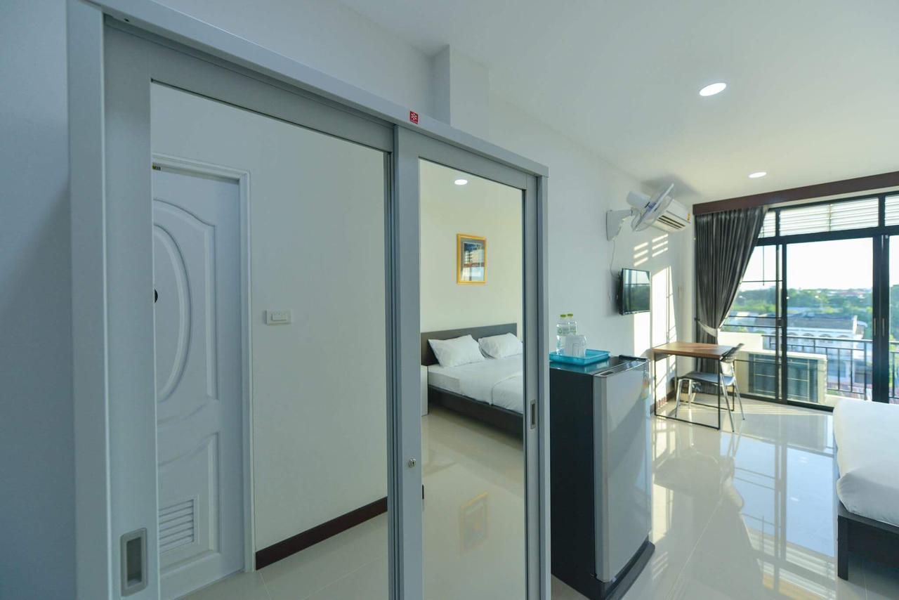 Jarat Mansion Hotel Surin Exterior photo