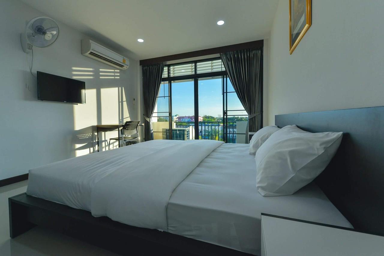 Jarat Mansion Hotel Surin Exterior photo